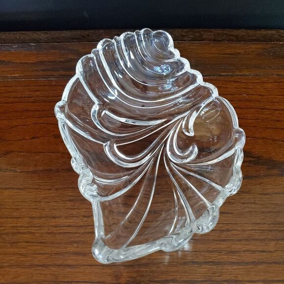 Vintage Shell Shaped Glass Bowl - Picture 6 of 9
